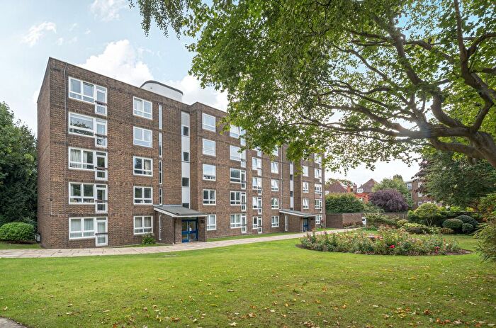 2 Bedroom Flat To Rent In Kersfield Road, Braemar, SW15