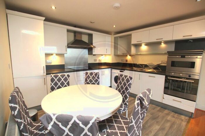 2 Bedroom Flat To Rent In Kingsway, London, N12