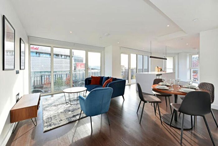 2 Bedroom Flat To Rent In Fountain Park Way, London, W12