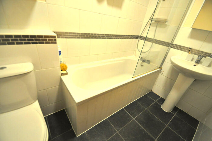 2 Bedroom Apartment For Sale In Tower Park Mews, Hull, HU8