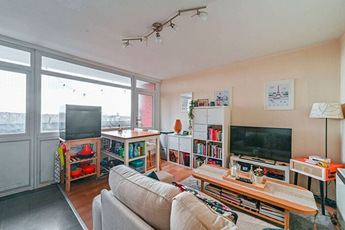 2 Bedroom Flat For Sale In Lewisham Road, Lewisham, London, SE13