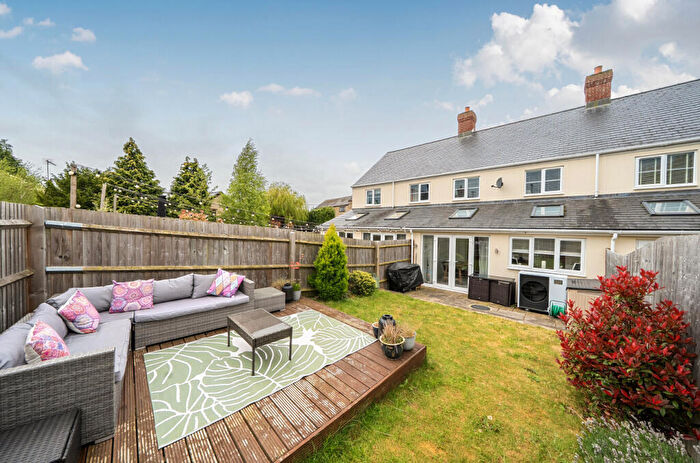 3 Bedroom Terraced House For Sale In George And Dragon Close, Fritwell, Bicester, OX27