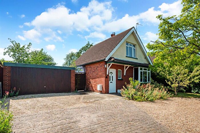2 Bedroom Detached House For Sale In Birdham Road, Chichester, PO20