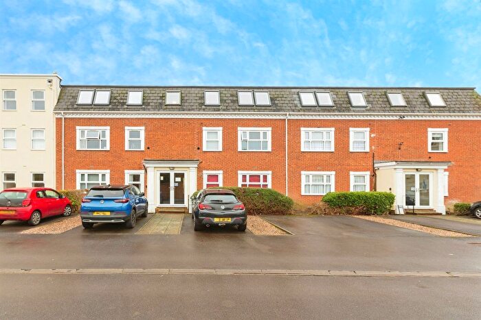 2 Bedroom Flat For Sale In Dove Place, Aylesbury, HP19