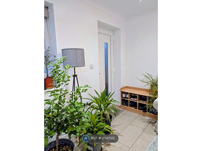 3 Bedroom Flat To Rent In Oxford Street, Rugby, CV21