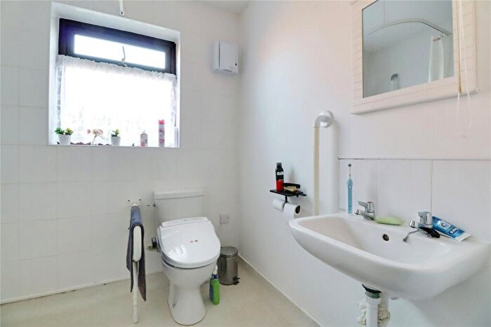 2 Bedroom Bungalow For Sale In Blacksmiths Close, Barrow-upon-Humber, Lincolnshire, DN19