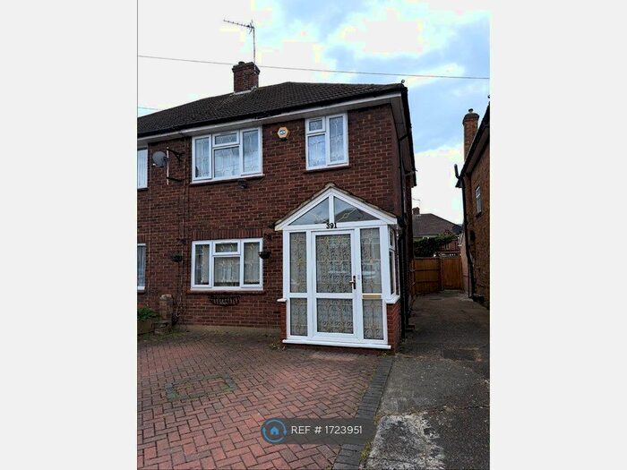 3 Bedroom Semi-Detached House To Rent In Lansbury Drive, Hayes, UB4