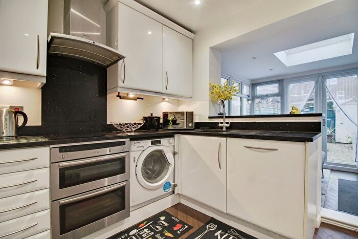 2 Bedroom Terraced House For Sale In North Road, Hoddesdon, EN11