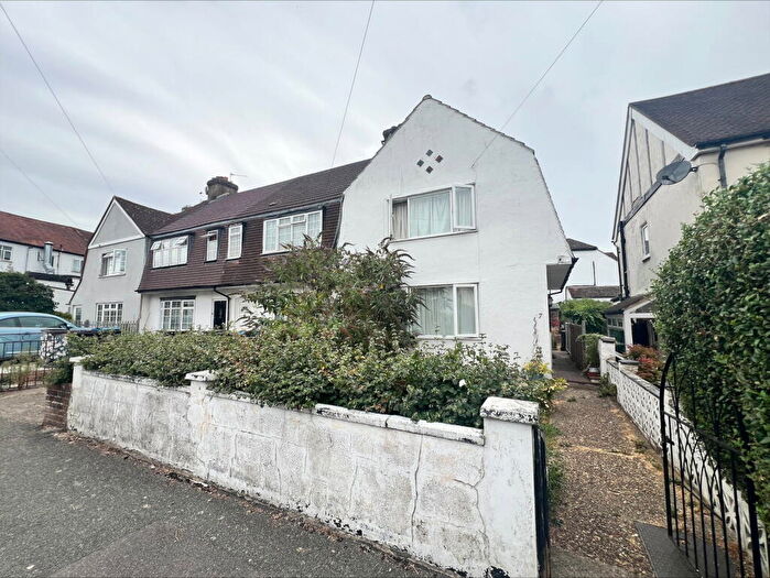 3 Bedroom End Of Terrace House For Sale In The Glade, Coulsdon, CR5