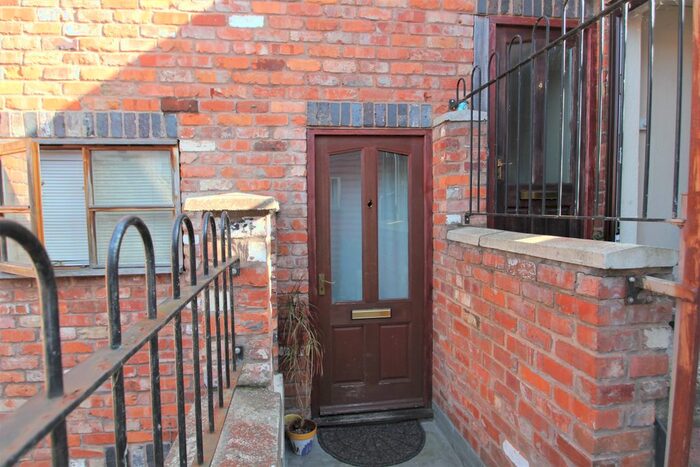 1 Bedroom Flat To Rent In High Street, Tewkesbury, Glos, GL20