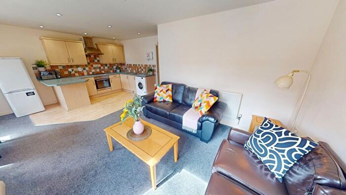 2 Bedroom Flat To Rent In Flat Royal Victoria Court, NG7