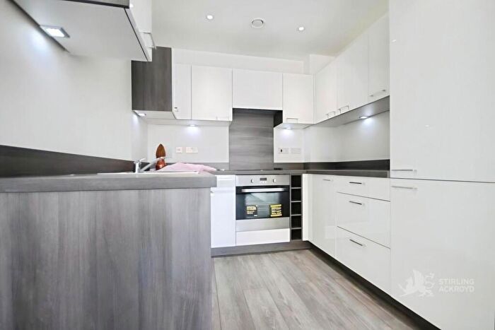 2 Bedroom Apartment To Rent In Cabot Close, Croydon, CR0