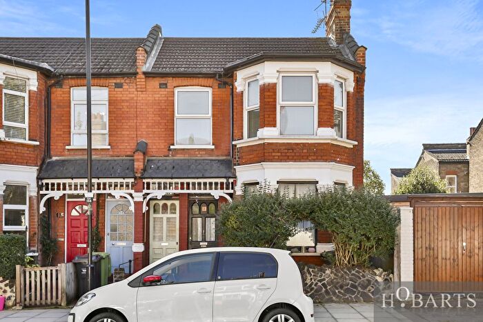 2 Bedroom Flat For Sale In South View Road, London, N8