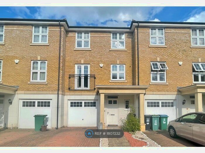 4 Bedroom Terraced House To Rent In Elliot Road, Watford, WD17