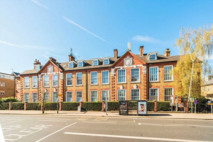 2 Bedroom Flat To Rent In Garratt Lane, Earlsfield, SW18