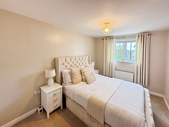 2 Bedroom Flat For Sale In Ffordd Y Mileniwm, Barry, CF62