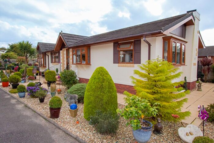 2 Bedroom Mobile/park Home For Sale In West View Close, Whimple, Exeter, EX5