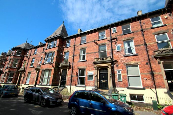 2 Bedroom Flat To Rent In Westfield Terrace, Leeds, West Yorkshire, Uk, LS7