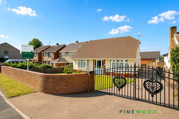 2 Bedroom Detached Bungalow For Sale In North Wingfield Road, Grassmoor, S42