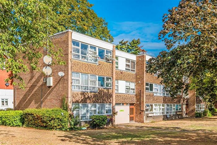 2 Bedroom Flat To Rent In Bucklands Road, Teddington, TW11