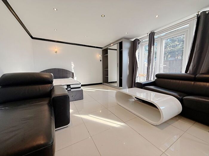 Studio To Rent In Mead Avenue, Slough, SL3