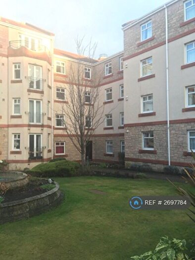 2 Bedroom Flat To Rent In Sinclair Gardens, Edinburgh, EH11
