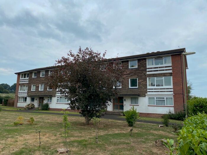 2 Bedroom Flat To Rent In James Court, Tadburn Road, Romsey, SO51