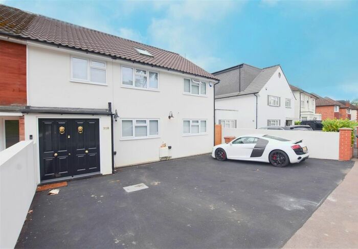 4 Bedroom Semi-Detached House To Rent In Upper Highway, Kings Langley, WD4