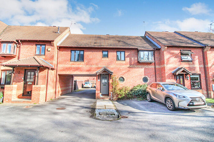 2 Bedroom Coach House For Sale In Fallow Field, Fleet, GU51