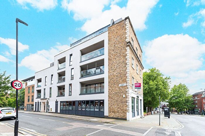 1 Bedroom Flat To Rent In Triangle Place, Clapham, London, SW4