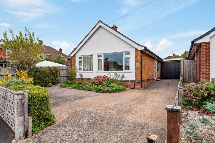 3 Bedroom Detached Bungalow For Sale In Girvan Grove, Royal Leamington Spa, CV32