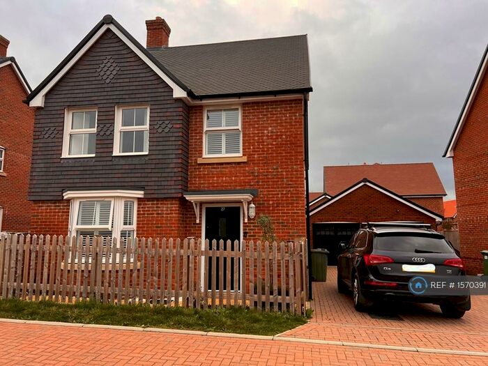 4 Bedroom Detached House To Rent In Cowslip Drive, Petersfield, GU31