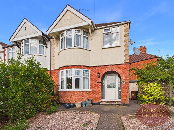 3 Bedroom Semi-Detached House For Sale In Thornton Road, Kingsthorpe, NN2