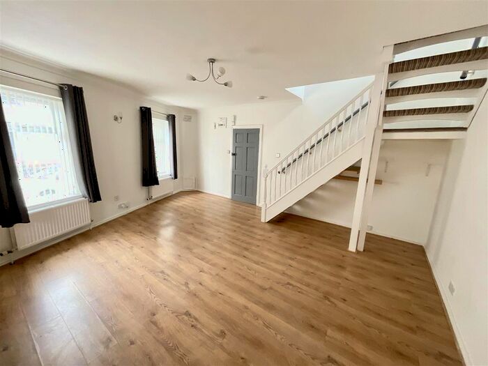 1 Bedroom Flat To Rent In Elkington Road, Burry Port, SA16