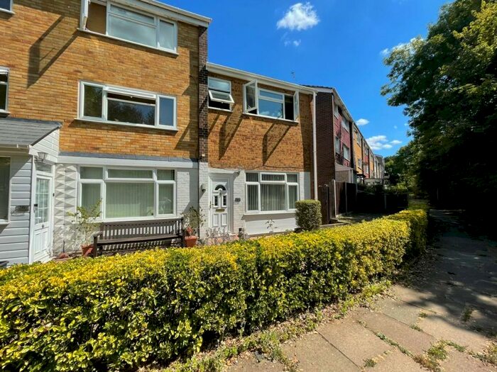 2 Bedroom End Of Terrace House To Rent In Valleyside, Hemel Hempstead, Hertfordshire, HP1