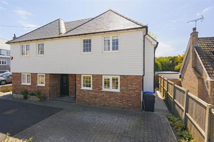 3 Bedroom Semi Detached House For Sale In Westcourt Lane, Shepherdswell, CT15
