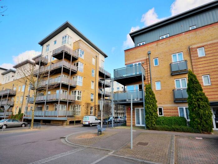 2 Bedroom Flat To Rent In Manhattan Avenue, Watford, WD18