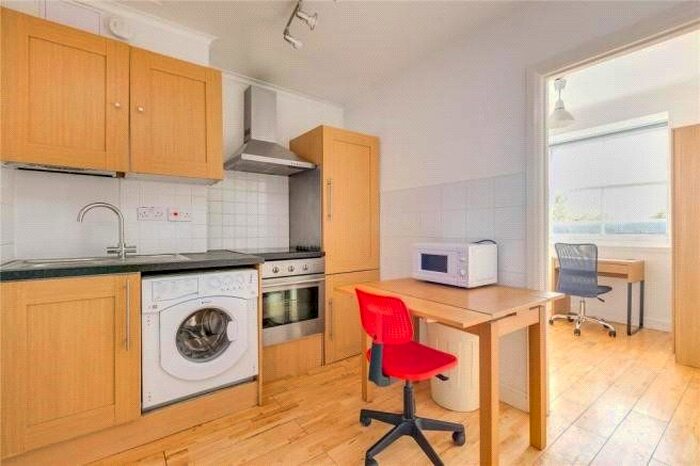 2 Bedroom Flat To Rent In Gloucester Terrace, London, W2