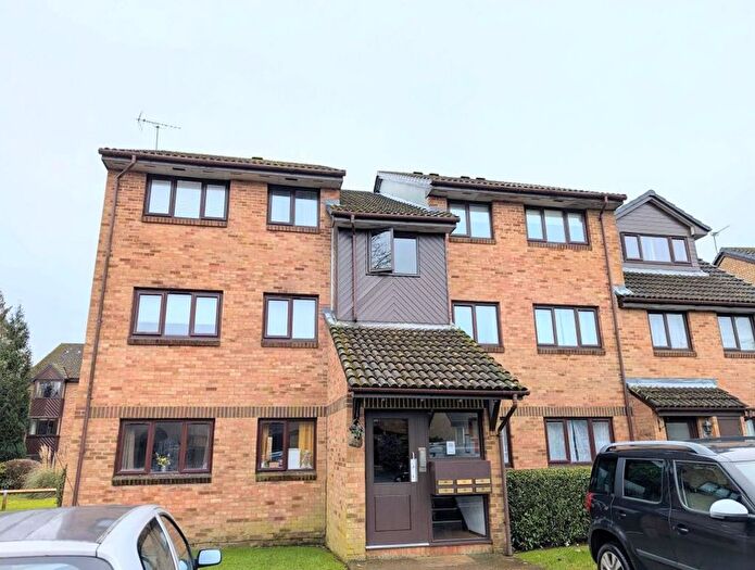 2 Bedroom Flat To Rent In Manor Fields, Horsham, RH13
