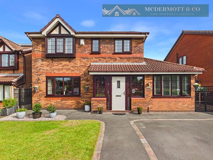 4 Bedroom Detached House For Sale In The Stables, Droylsden, Manchester, M43