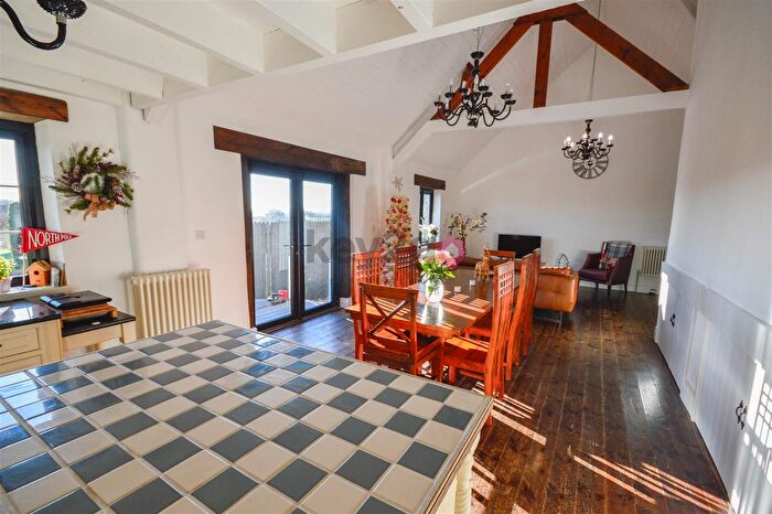 4 Bedroom Detached House For Sale In Worksop Road, Mastin Moor, Chesterfield, S43