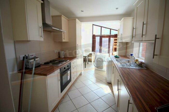 6 Bedroom Terraced House To Rent In **£pppw** Excluding Bills Douglas Road, Lenton, NG7
