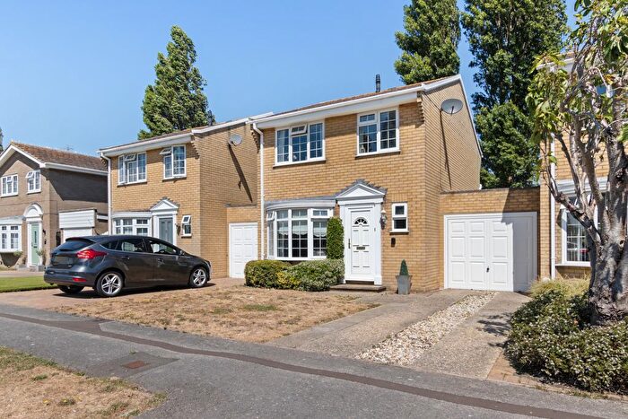 3 Bedroom Link Detached House For Sale In Pinehurst Park, Aldwick, Bognor Regis, West Sussex, PO21