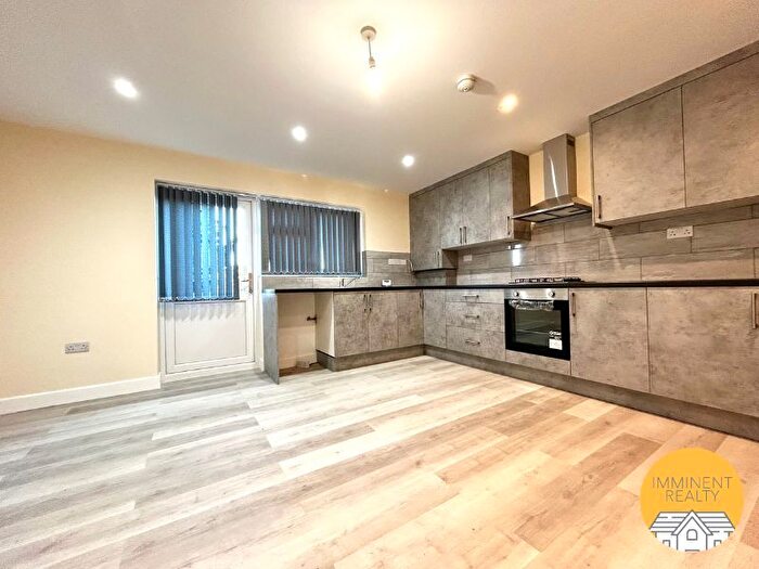 4 Bedroom Semi-Detached House To Rent In Witton Lane, West Bromwich, B71