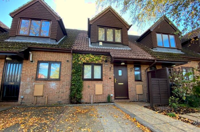 2 Bedroom Terraced House To Rent In Woking, GU22