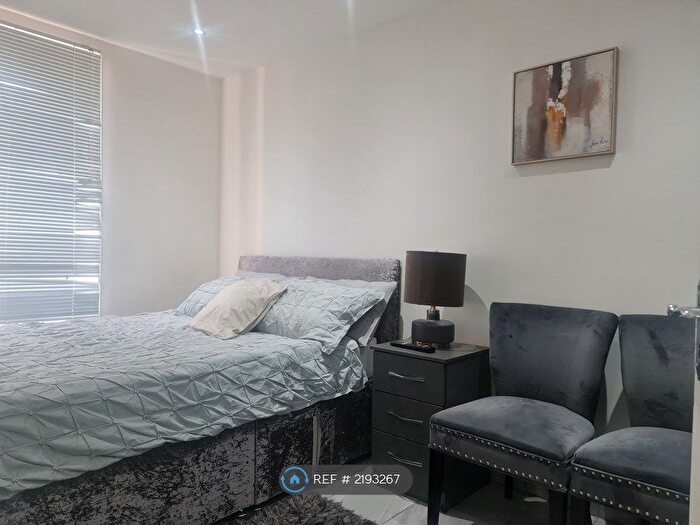 1 Bedroom Flat To Rent In The Redwoods, London, SE18