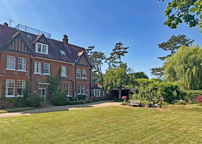 4 Bedroom Flat For Sale In Picketts Lane, Redhill, RH1