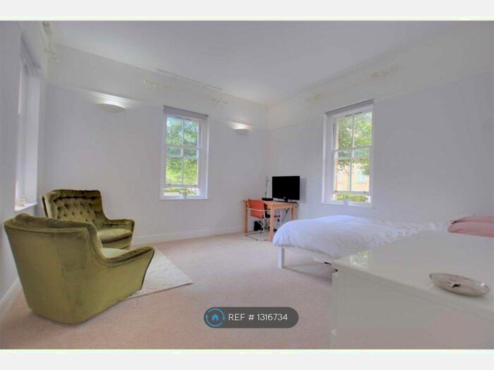 Studio To Rent In Hallam Close, Watford WD24