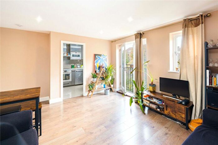2 Bedroom Flat For Sale In Laburnum Street, London, E2