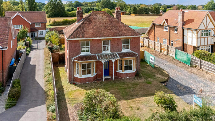 4 Bedroom Detached House For Sale In Holly Hill Lane, Sarisbury Green, SO31